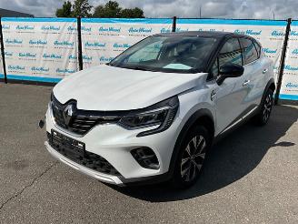 krockskadad bil auto Renault Captur Techno 2023/7