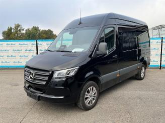 krockskadad bil bedrijf Mercedes Sprinter 317 CDI KA L2H2 2024/11