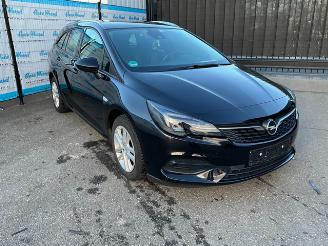 Opel Astra 1.2 Turbo Sports Tourer picture 2
