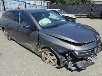 damaged passenger cars Opel Astra Sports Tourer GS. 1.2 Turbo (96 kW/130 PS) MT-6 Start/Stop 2024/10