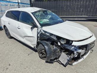 damaged passenger cars Opel Astra Sports Tourer GS. 1.2 Turbo (96 kW/130 PS) AT-8 Start/Stop 2024/10