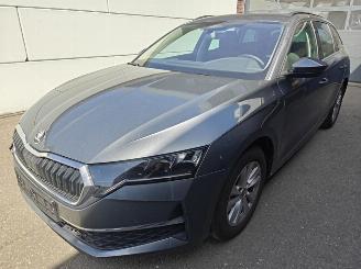 skadebil auto Skoda Octavia Combi 1.5 TSI mHEV 110 kW Ambition 2026/4