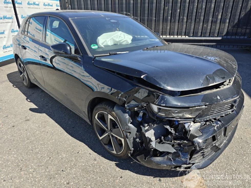 Opel Astra GS Plug-in Hybrid 180 PK Matrix