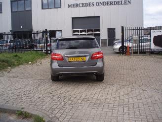 krockskadad bil bedrijf Mercedes B-klasse B 180 2014/1