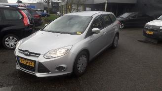 damaged passenger cars Ford Focus  2014/1