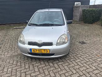 Coche accidentado Toyota Yaris  2001/9