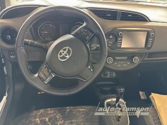 Toyota Yaris Yaris III (P13), Hatchback, 2010 / 2020 1.5 16V Hybrid picture 9