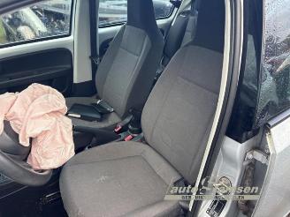 Volkswagen Up! Up! (121), Hatchback, 2011 1.0 12V 75 picture 8