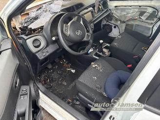 disassembly passenger cars Toyota Yaris Yaris III (P13), Hatchback, 2010 / 2020 1.0 12V VVT-i 2014/3