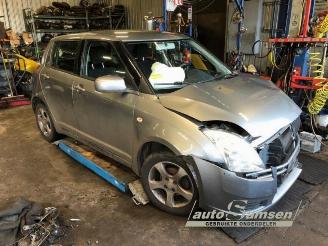 Coche siniestrado Suzuki Swift Swift (ZA/ZC/ZD1/2/3/9), Hatchback, 2005 / 2011 1.3 VVT 16V 2006/4