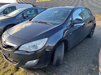 krockskadad bil auto Opel Astra Astra J Hatchback - 1.4 16V ecoFLEX Hatchback 4Dr Benzine 1.398cc 74kW (101pk) FWD 2009-12/2015-10 (PC6EB; PC6ET; PD6EB; PD6ET; PE6EB; PF6EB) A14XER 2010/11