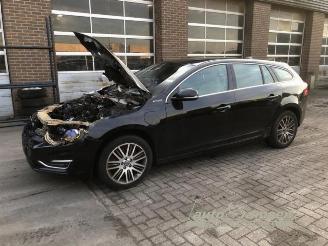 demontáž osobní automobily Volvo V-60 V60 I (FW/GW), Combi, 2010 / 2018 2.4 D6 20V Plug-in Hybrid AWD 2013/10