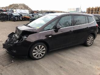 Damaged car Opel Zafira TOURER 2013/1