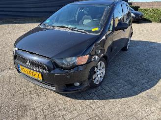 Vaurioauto  passenger cars Mitsubishi Colt 1.3 16V Hatchback  Benzine 1.332cc 70kW (95pk) FWD 2004-06/2012-06 (Z23; Z24; Z25; Z33; Z34; Z35) 4A90; 135930 2010/6