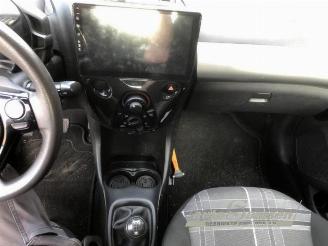 Peugeot 108 108, Hatchback, 2014 1.0 12V picture 8