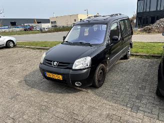 damaged passenger cars Peugeot Partner  2008/1