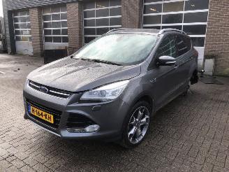 skadebil auto Ford Kuga  2014/6