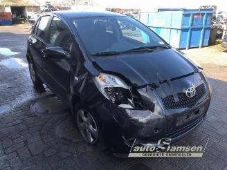 Vrakbiler auto Toyota Yaris Yaris II (P9), Hatchback, 2005 / 2014 1.3 16V VVT-i 2006/9