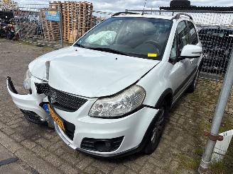 Voiture accidenté Suzuki SX4 SX4 (EY/GY) SUV 2006 - 1.6 16V 4x2 SUV  Benzine 1.590cc 88kW (120pk) FWD 2009-07 (EYA21; GYA21) M16AVVT 2011/9