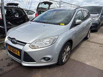 Vaurioauto  passenger cars Ford Focus 1.6 TDCi - Focus 3 Wagon Combi 2010 / 2018 - 1.6 TDCi Combi/o  Diesel 1.560cc 85kW (116pk) FWD 2011-04/2018-05  T1DB 2012/1
