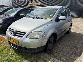 damaged passenger cars Volkswagen Fox Fox (5Z) Hatchback 2005 / 2012 - 1.2 Hatchback  Benzine 1.198cc 40kW (54pk) FWD 2005-04/2011-07 (5Z) BMD 2008/4