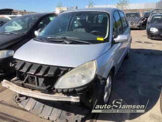 Coche siniestrado Renault Mégane Scénic Scenic II (JM), MPV, 2003 / 2009 1.6 16V 2007/10