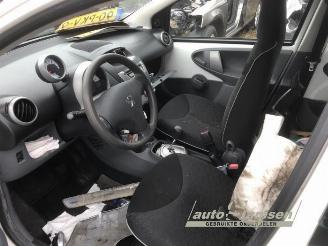 Peugeot 107 107, Hatchback, 2005 / 2014 1.0 12V picture 7