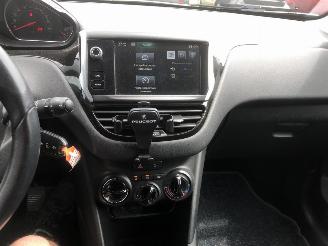 Peugeot 208  picture 12
