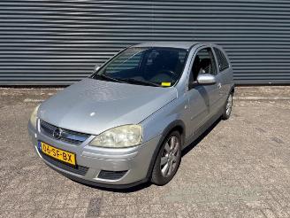 Coche siniestrado Opel Corsa Corsa C (F08/68), Hatchback, 2000 / 2009 1.0 12V Twin Port 2005/11