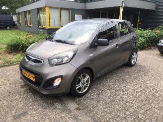 skadebil auto Kia Picanto  2011/8