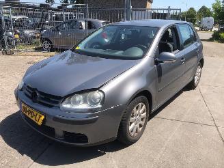 damaged passenger cars Volkswagen Golf  2004/5