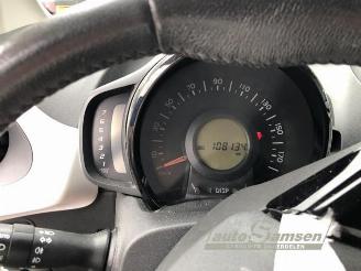 Peugeot 108 108, Hatchback, 2014 1.0 12V picture 9