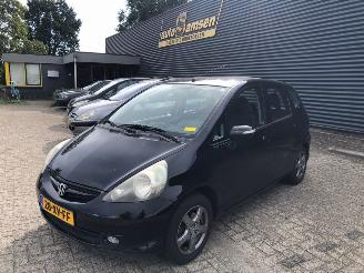 Vaurioauto  passenger cars Honda Jazz Jazz (GD/GE2/GE3) Hatchback 2007 - 1.4 i-Dsi Hatchback  Benzine 1.339cc 61kW (83pk) FWD 2006-12/2008-10 (GE3) L13A6 2007/1
