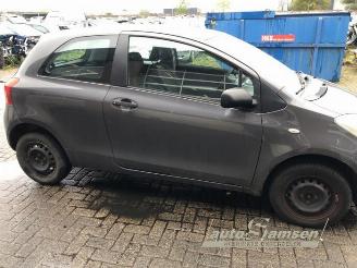Toyota Yaris Yaris II (P9), Hatchback, 2005 / 2014 1.0 12V VVT-i picture 2