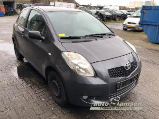 Vrakbiler auto Toyota Yaris Yaris II (P9), Hatchback, 2005 / 2014 1.0 12V VVT-i 2008/10