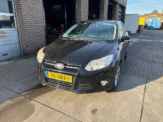 damaged passenger cars Ford Focus  2012/5