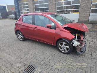 Uttjänta bilar auto Toyota Yaris Yaris III (P13), Hatchback, 2010 / 2020 1.5 16V Hybrid 2015/4