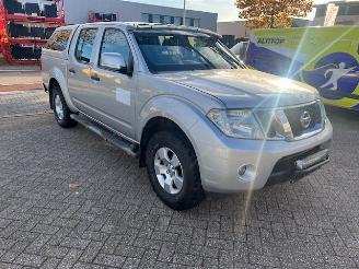 krockskadad bil bedrijf Nissan Navara 2.5 DCI 140kw DOUBLE CAB.  4WD 4X4 AIRCO KLIMA 2013/5