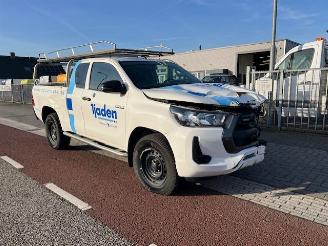 krockskadad bil auto Toyota Hilux 2.4 D-4D 110KW EXTRA CAB. AIRCO KLIMA 4WD 2023/4