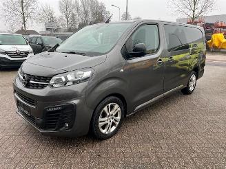 krockskadad bil bedrijf Opel Vivaro 2.0 CDTI 106KW  DC L2H1 LANG AIRCO KLIMA NAVI CAM 2022/3