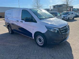 krockskadad bil bedrijf Mercedes Vito 114 CDI 100KW LANG AUTOMAAT AIRCO KLIMA NAVI CAM. 2021/7