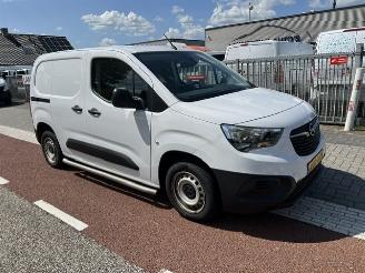 krockskadad bil bedrijf Opel Combo 1.5D 75KW  AIRCO KLIMA NAVI SCHUIFDEUR EURO6 2024/4