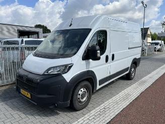 krockskadad bil bedrijf Peugeot Boxer 35 2.2 BLUEHDI 132KW L2H2 AIRCO KLIMA NEW MODEL. 2024/12