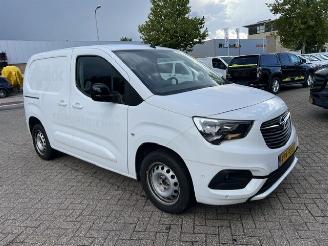 krockskadad bil bedrijf Opel Combo 1.5D 96KW  AIRCO KLIMA SCHUIFDEUR NAVI EURO6 2022/5