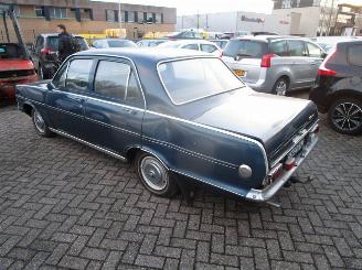 Vauxhall  VICTOR  101  DELUXE picture 2