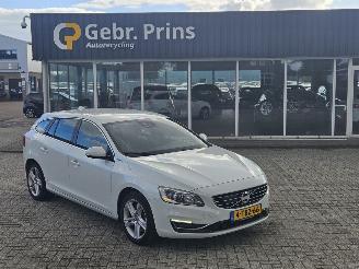 Auto incidentate Volvo V-60 2.4 D6 20V Plug-in Hybrid AWD Combi/o  Elektrisch Diesel 2.401cc 206kW (280pk) 4x4 2013/12