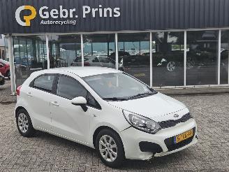 Voiture accidenté Kia Rio 1.2 CVVT 16V Hatchback  Benzine 1.248cc 63kW (86pk) FWD 2014/3