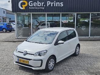Vaurioauto  passenger cars Volkswagen Up! 1.0 12V 60 Hatchback  Benzine 999cc 44kW (60pk) FWD 2019/4