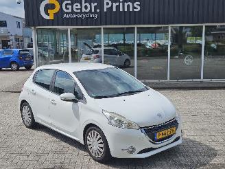 krockskadad bil auto Peugeot 208 1.4 16V Hatchback  Benzine 1.397cc 70kW (95pk) FWD 2012/8