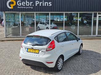 damaged passenger cars Ford Fiesta 1.0 SCI 12V 80 Hatchback  Benzine 999cc 59kW (80pk) FWD 2015/9